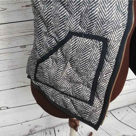 J. Crew Herringbone Excursion Quilted‎ Puffer Vest - Picture 4 of 9